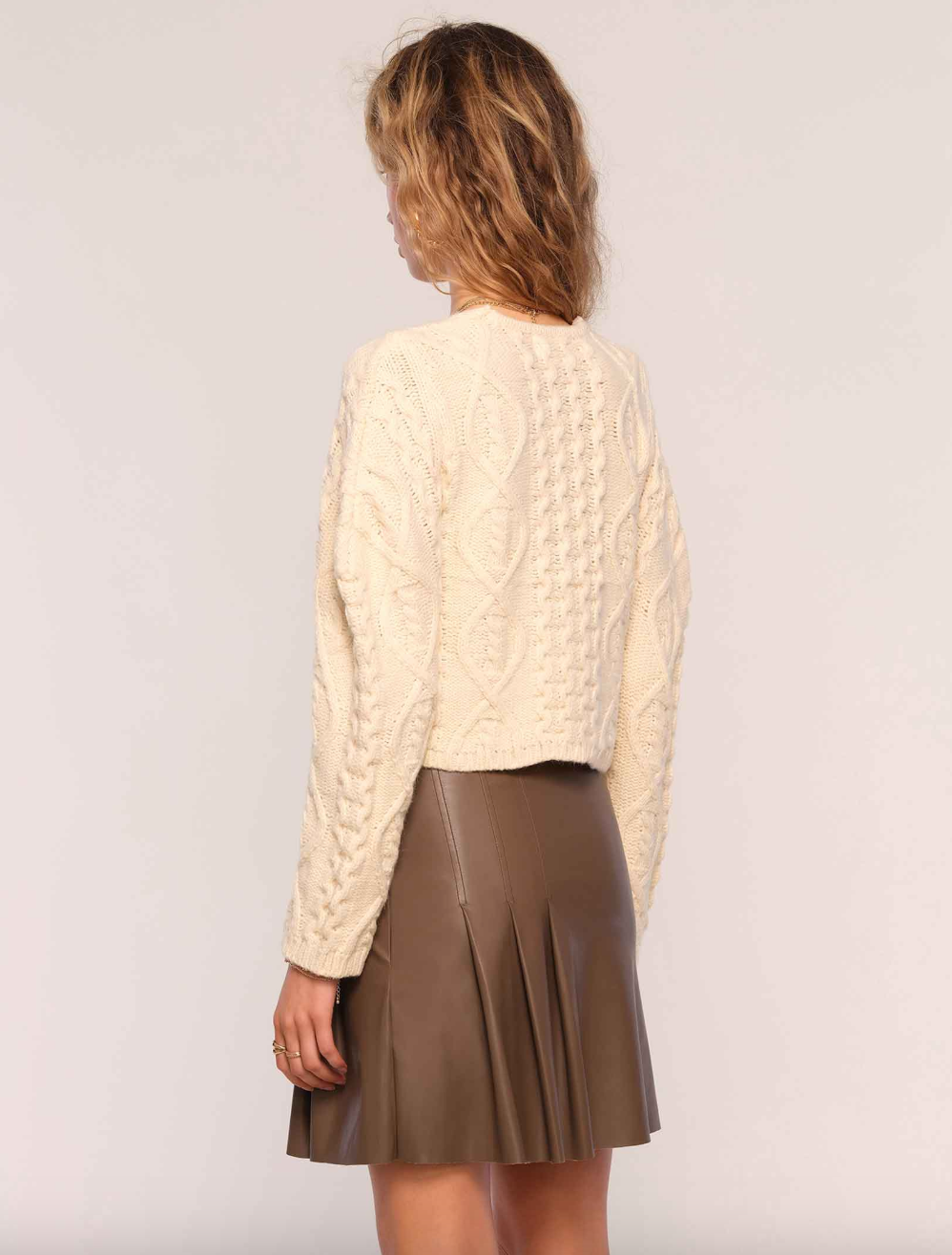 Vea Cardi-Ivory